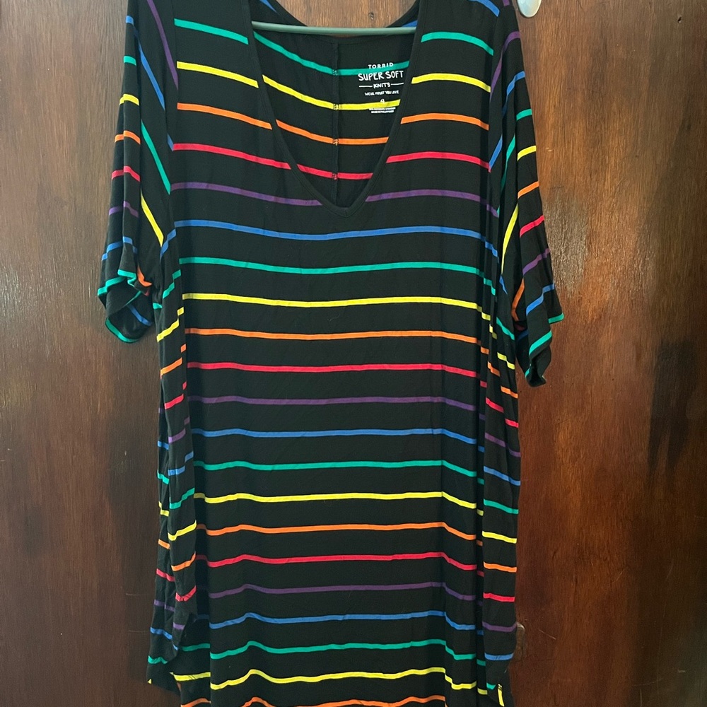 TORRID Black Rainbow Stripe Scoop Neck Tee Shirt Womens 4X Super Soft Knit Top